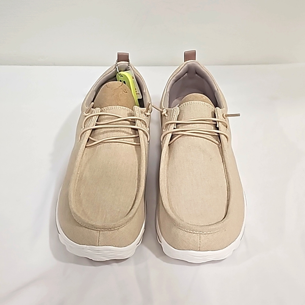 BNWT/ SKECHERS size 8.5men